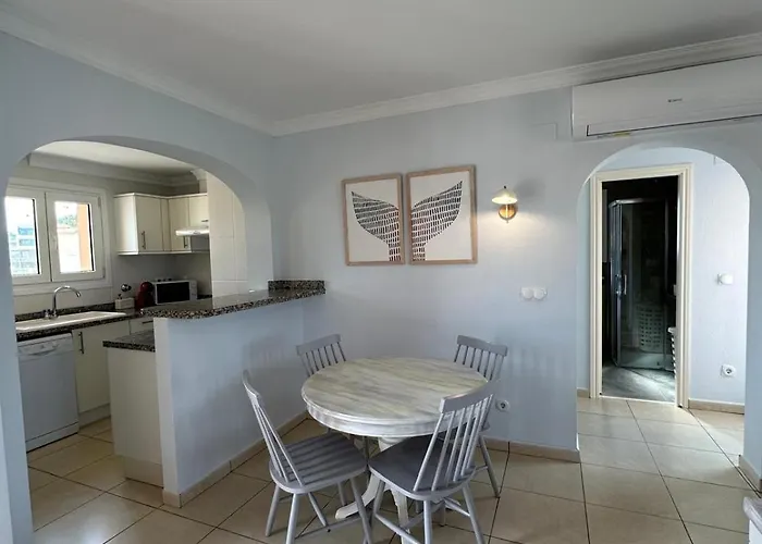 Nova Flat In Front Of Met Apartament Oliva